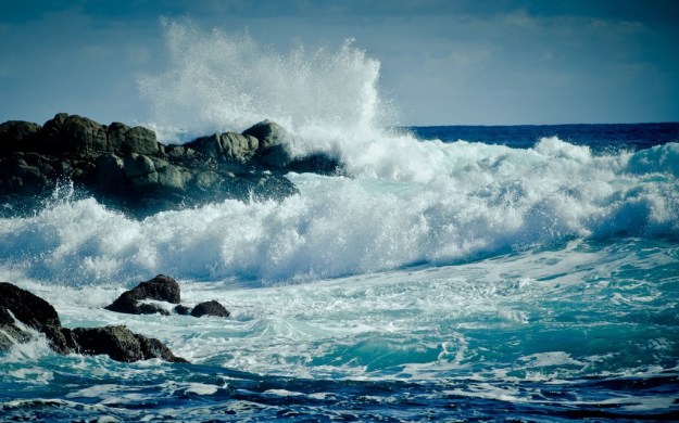 Awesome-Waves-Wallpaper-Widescreen-81235-1024x640