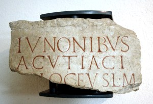 5108_-_Brescia_-_S._Giulia_-_Dedica_alle_Iunones_-_Foto_Giovanni_Dall'Orto,_25_Giu_2011